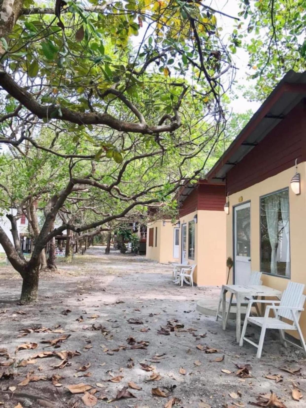 Lucky Resort Koh Phayam Exterior photo