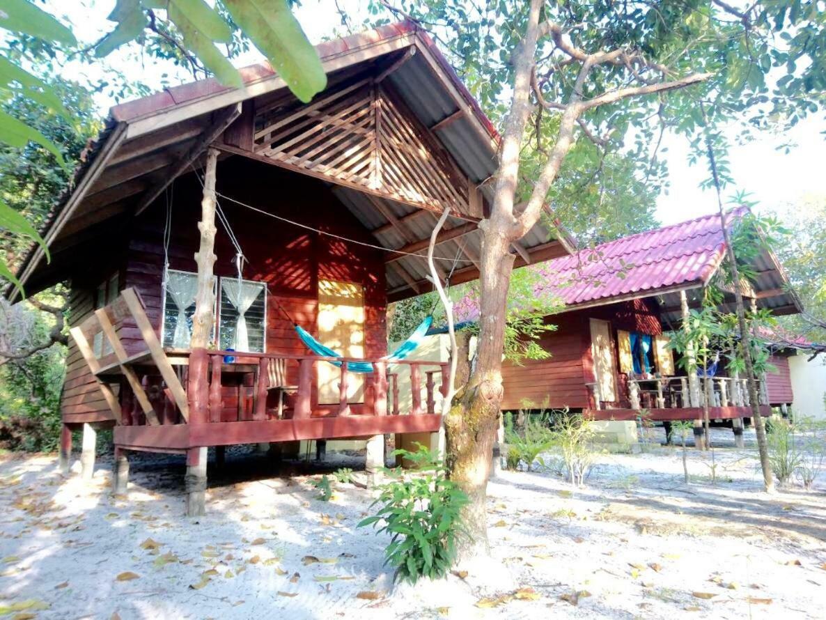 Lucky Resort Koh Phayam Exterior photo