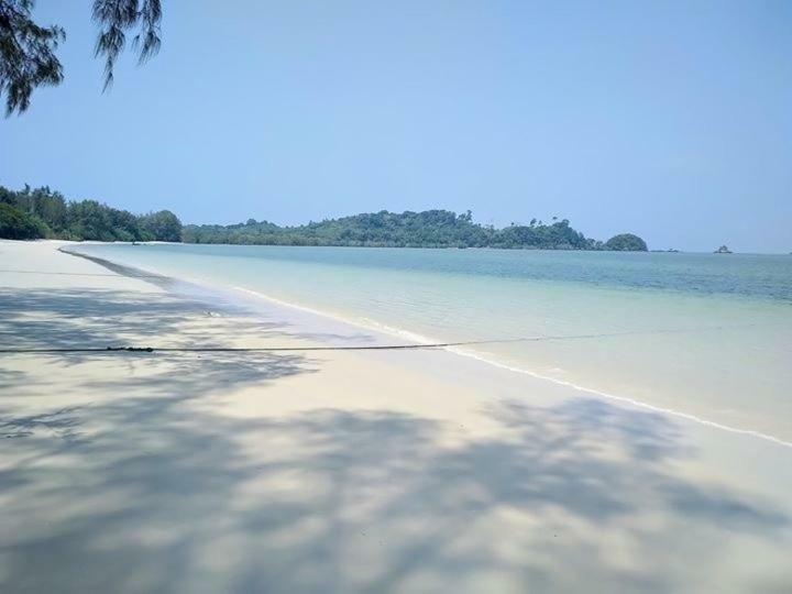 Lucky Resort Koh Phayam Exterior photo